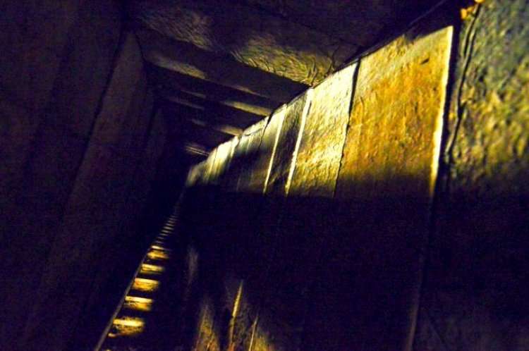 Какой праведник помогает Цахалу обнаруживать подземные туннели Хизбаллы?